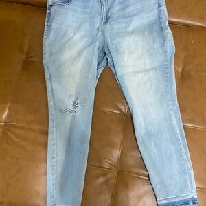 Old Navy Light Blue Cropped Jeans